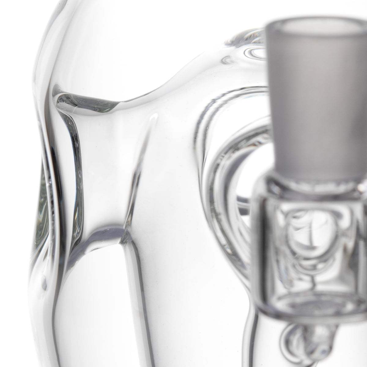 Close-up of MJ Arsenal Voyager dab rig joint area with frosted 10 mm connection and clear glass chamber