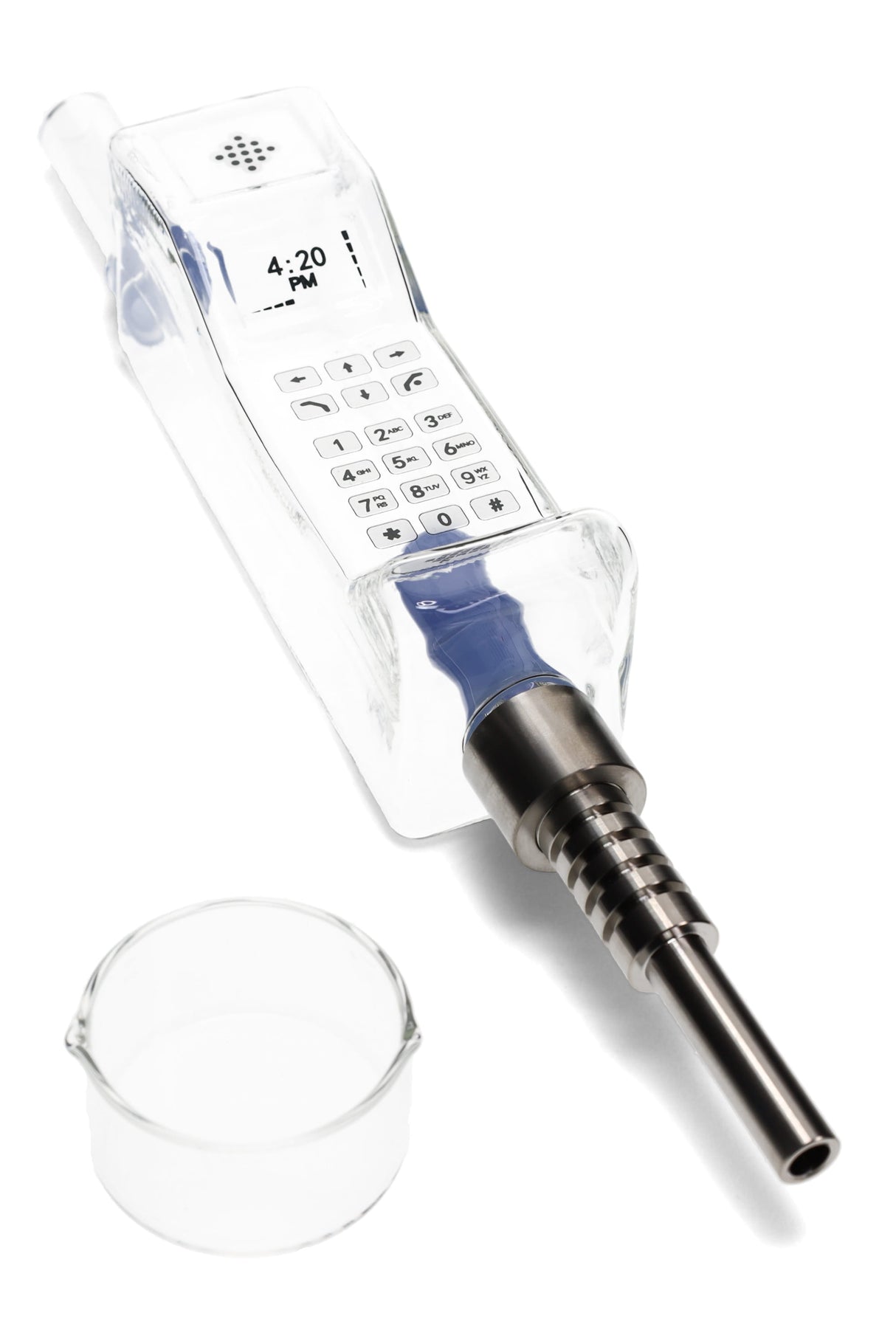 Phone-style dab straw with blue connector detail, metal tip ready for heating, quartz dish placed in foreground.