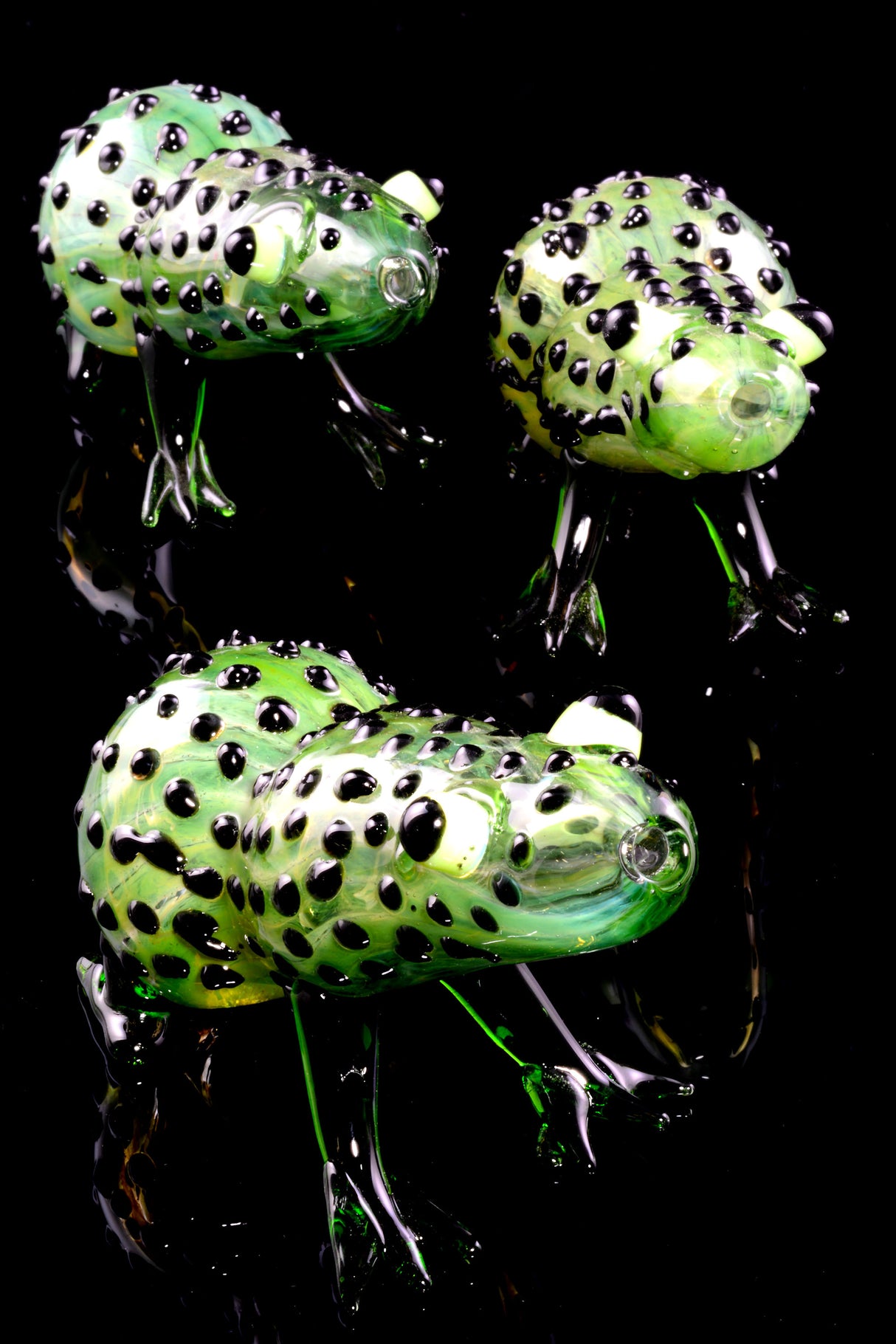 Color Changing Silver Fumed Frog Pipe - AP279