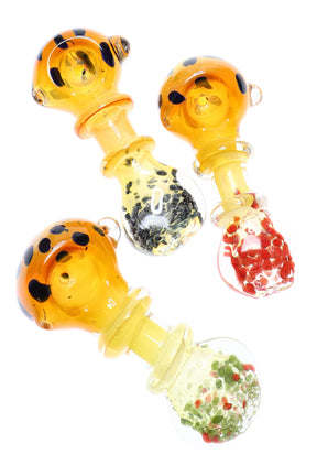 4″ gold-fumed glass hand pipe with frit-dotted base, dotted bowl accents, and twin grip rings; compact dry-herb spoon in assorted colors.