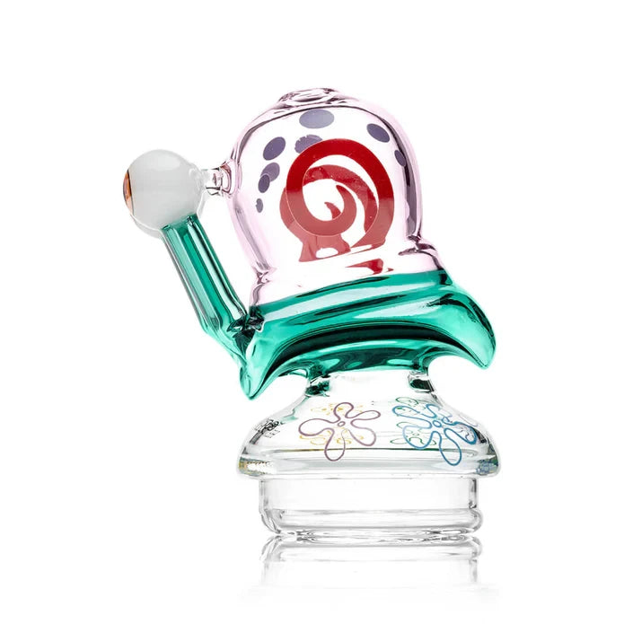 Left-facing profile of the HEMPER Snail Dry Top with green body, tall eyestalk, and spiral shell artwork