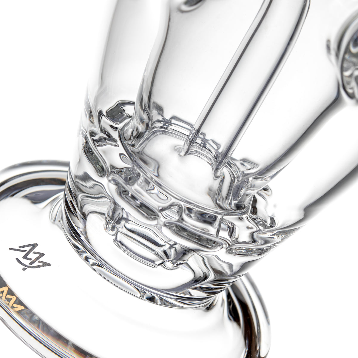 Close-up of Voyager dab rig disc percolator with rectangular diffusion slots inside the clear glass chamber