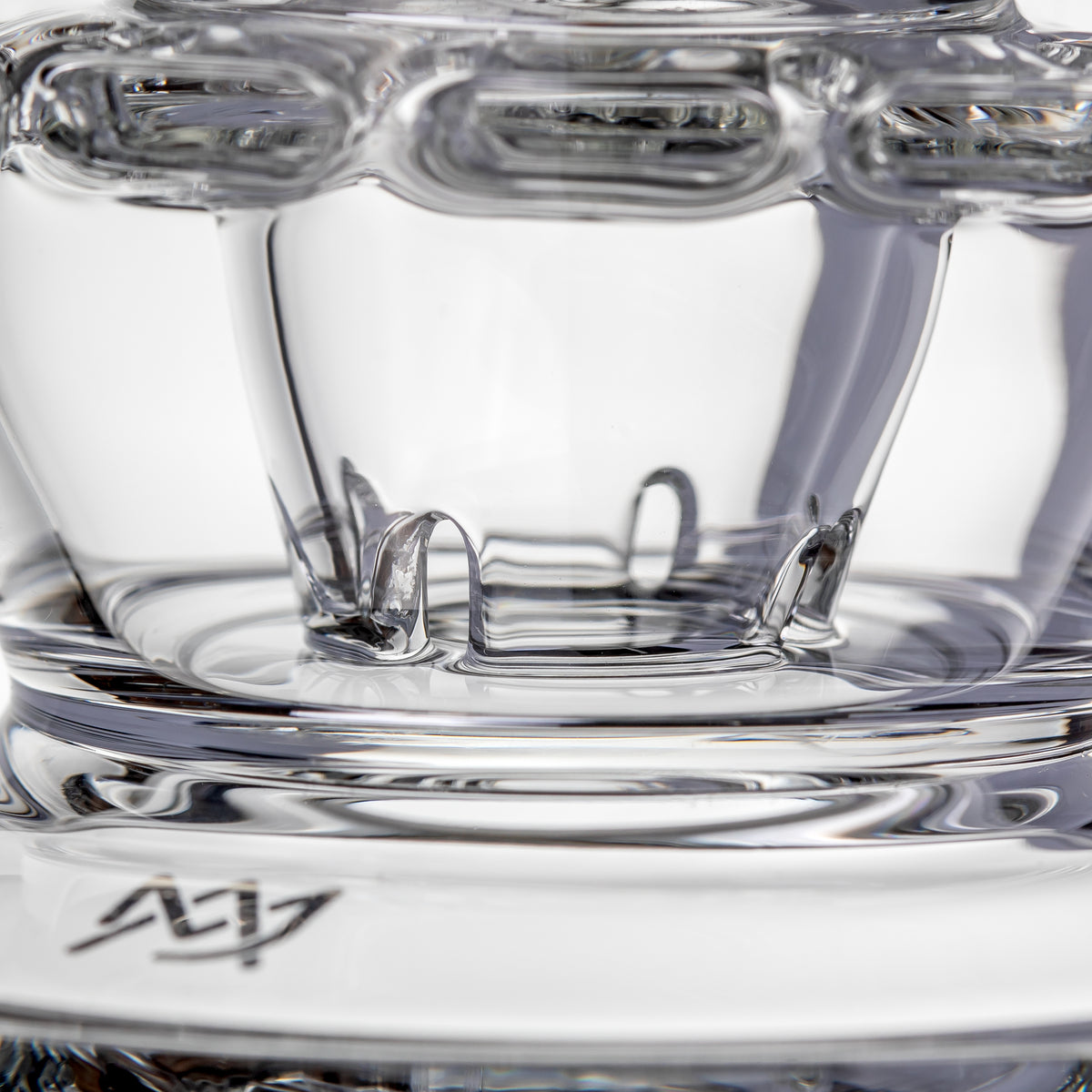 Close-up of MJ Arsenal Voyager dab rig angled mouthpiece with thick clear rim and reinforced neck joint